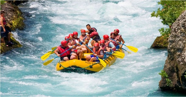 Group of friends rafting in Rishikesh